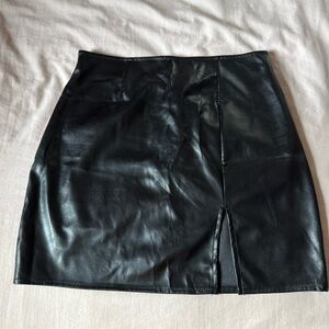 Windsor mini leather slit skirt